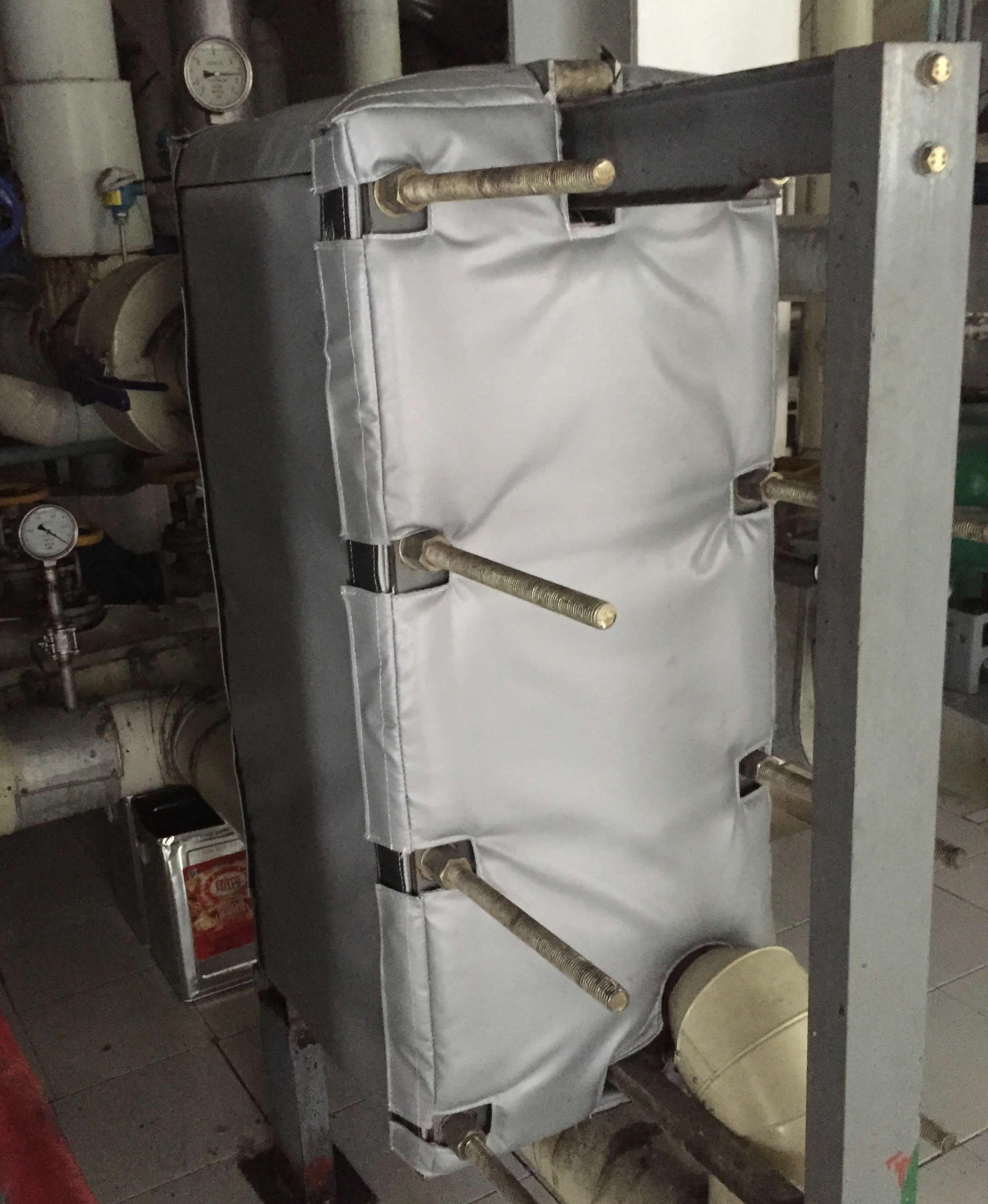 板式<a href=http://m.myfengqiao.cn/e/tags/?tagname=%E6%8D%A2%E7%83%AD%E5%99%A8%E4%BF%9D%E6%B8%A9 target=_blank class=infotextkey>換熱器保溫</a>套